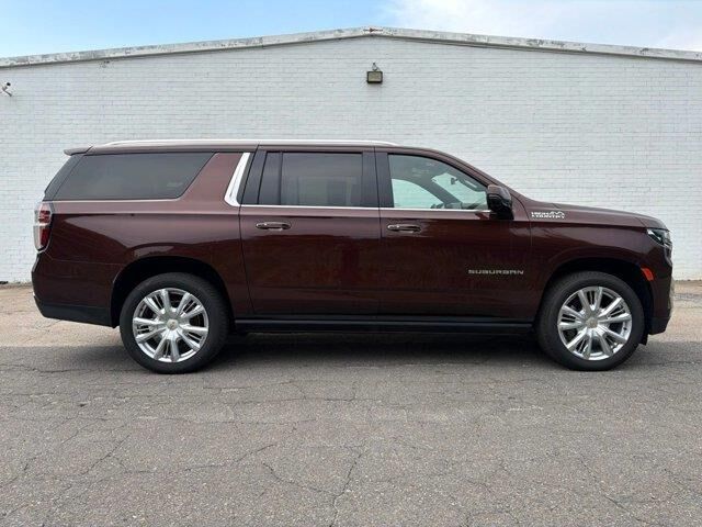2022 Chevrolet Suburban High Country — photo 1 of 43