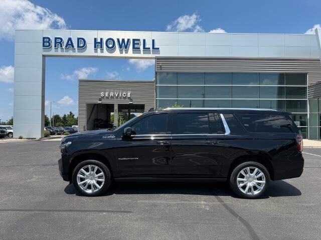 2023 Chevrolet Suburban High Country — photo 1 of 13