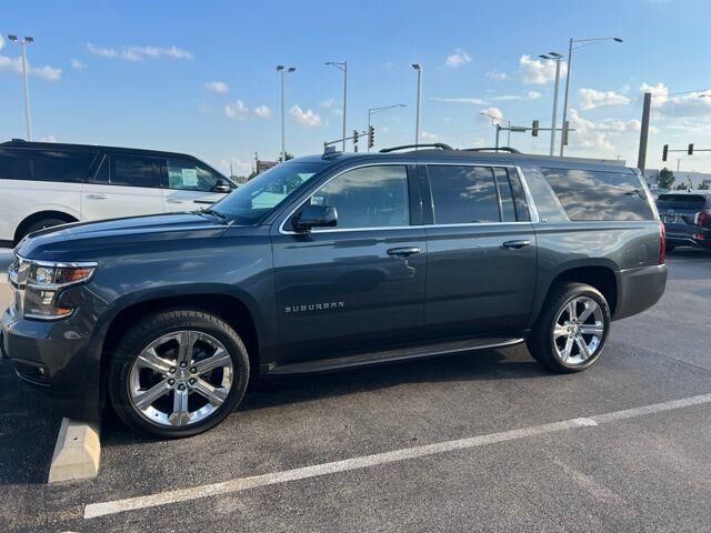 2019 Chevrolet Suburban LT — photo 1 of 5