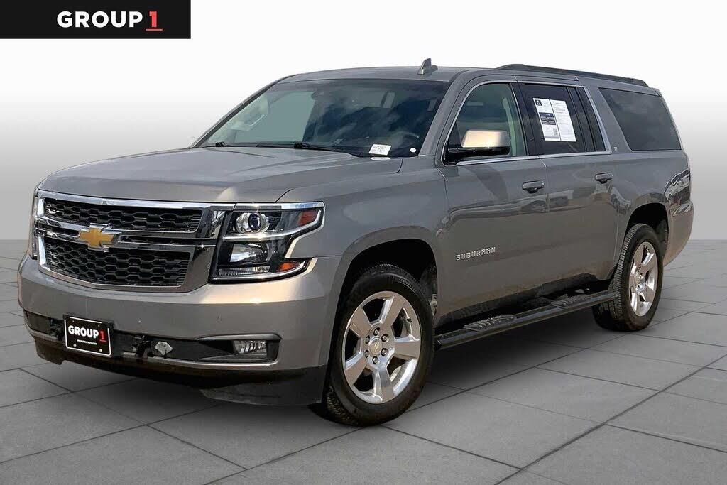 2017 Chevrolet Suburban LT — photo 1 of 1
