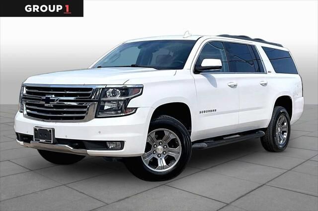 2017 Chevrolet Suburban LT — photo 1 of 13
