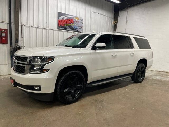 2016 Chevrolet Suburban LT — photo 1 of 1