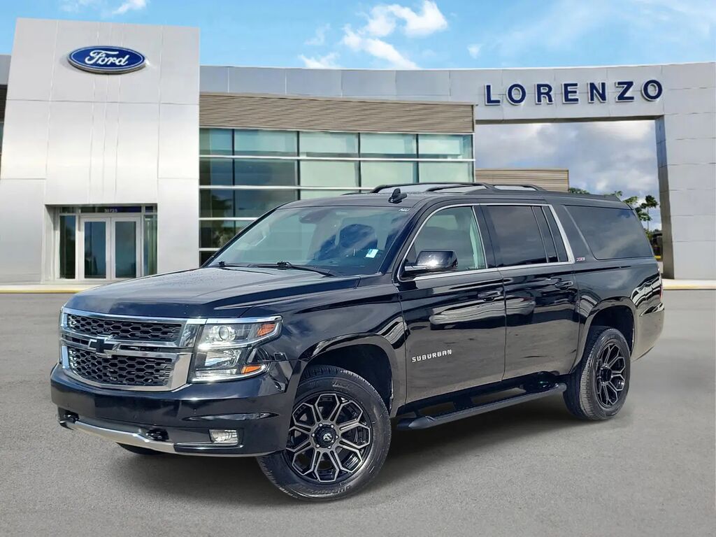 2020 Chevrolet Suburban LT — photo 1 of 18