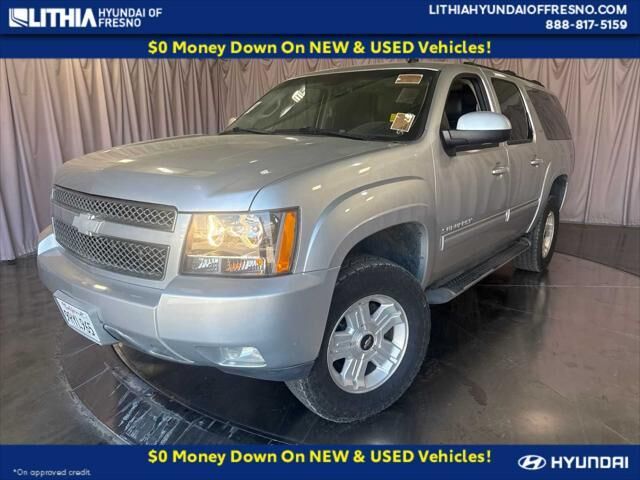 2013 Chevrolet Suburban LT — photo 1 of 13