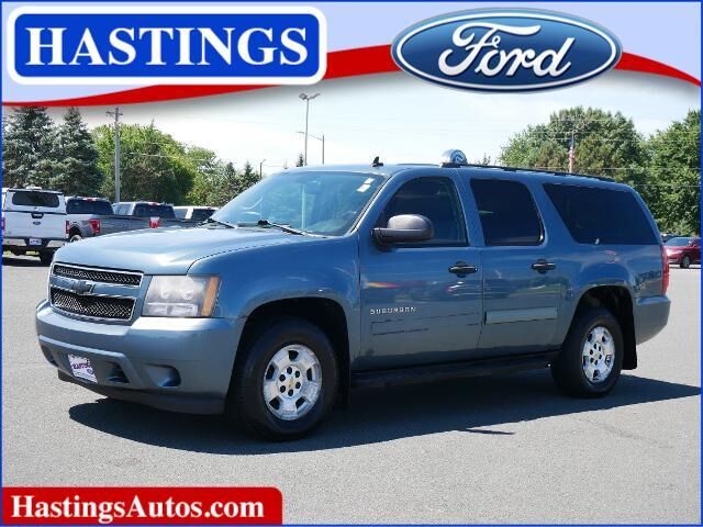 2010 Chevrolet Suburban LS — photo 1 of 13