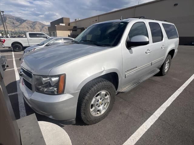 2010 Chevrolet Suburban LT — photo 1 of 5