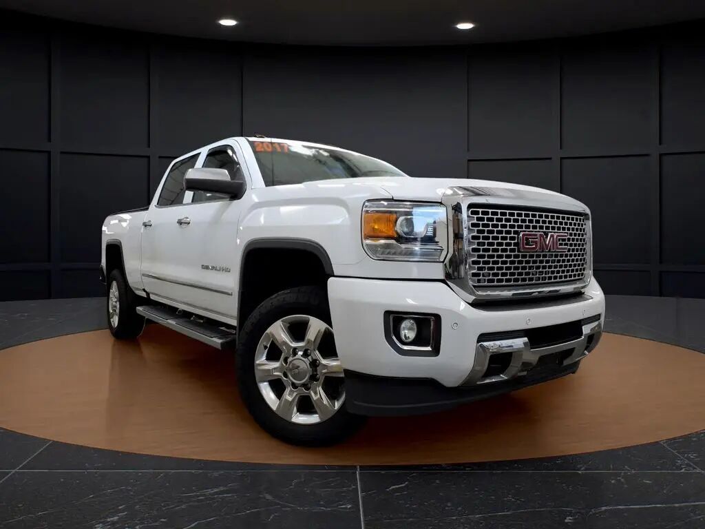 2017 GMC Sierra 2500HD Denali — photo 1 of 10