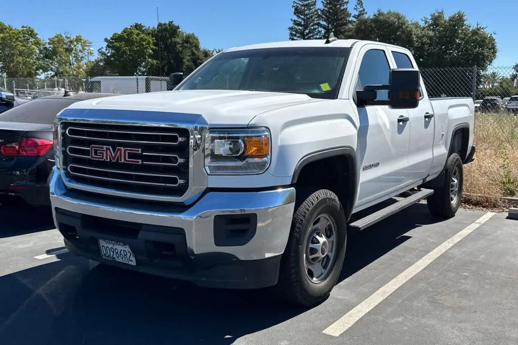 2018 GMC Sierra 2500HD Base — photo 1 of 2