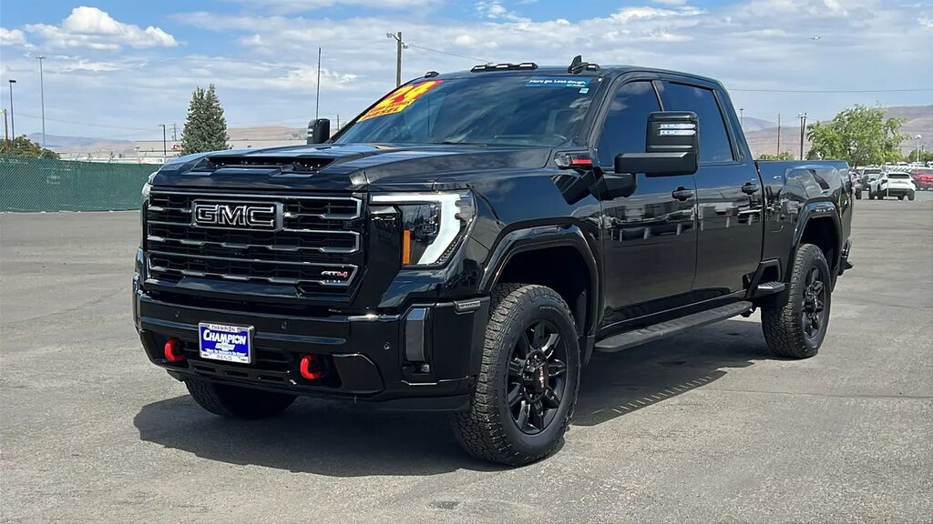 2024 GMC Sierra 2500HD AT4 — photo 1 of 4
