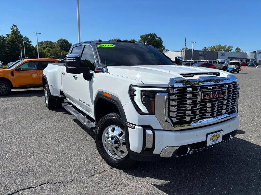 2024 GMC Sierra 3500HD Denali — photo 1 of 13