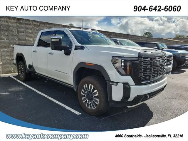 2025 GMC Sierra 2500HD Denali Ultimate — photo 1 of 4