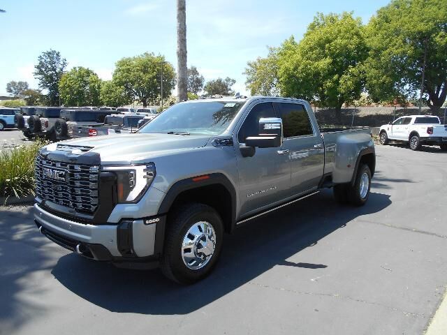 2025 GMC Sierra 3500HD Denali Ultimate — photo 1 of 13