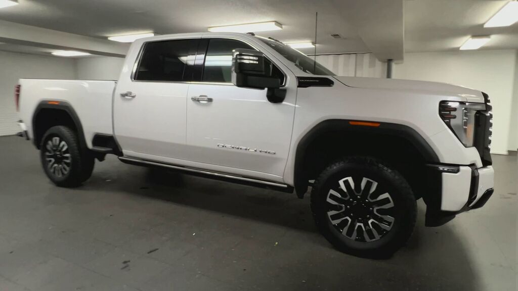 2025 GMC Sierra 3500HD Denali Ultimate — photo 1 of 7
