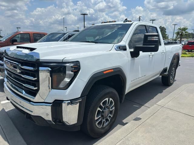 2025 GMC Sierra 2500HD SLE — photo 1 of 18