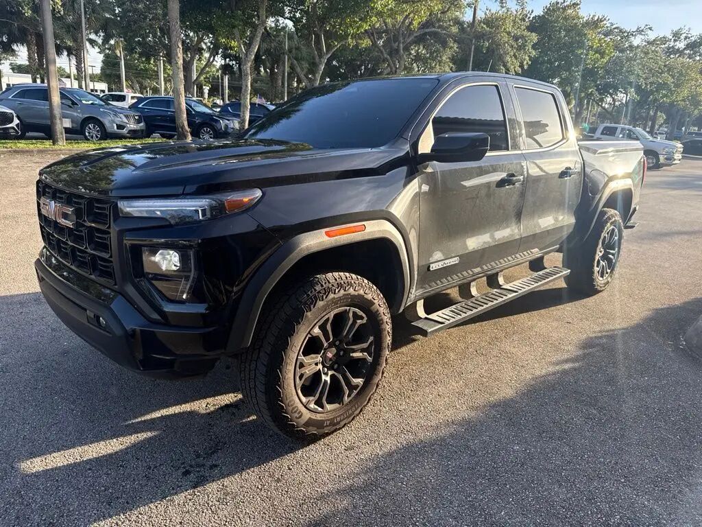 2025 GMC Canyon Elevation — photo 1 of 16