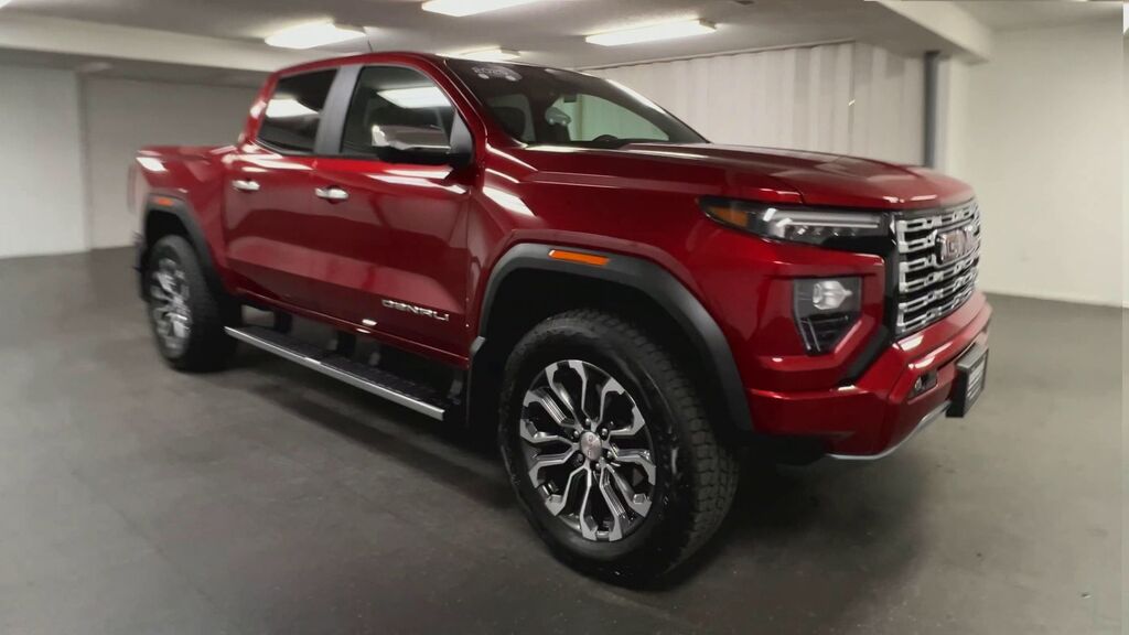 2025 GMC Canyon Denali — photo 1 of 7