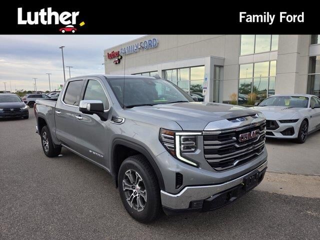 2025 GMC Sierra 1500 SLT — photo 1 of 38