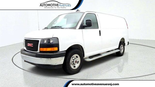 2025 GMC Savana Cargo Van RWD 2500 135'' w/ Convenience Pkg &amp; Chrome App. Pkg — photo 1 of 1
