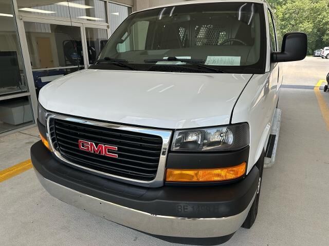 2025 GMC Savana 2500 — photo 1 of 26
