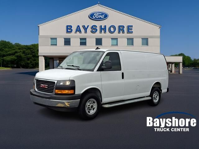 2025 GMC Savana 2500 — photo 1 of 13
