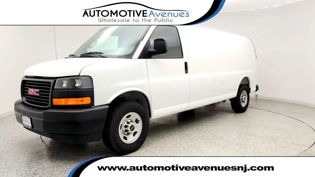 2025 GMC Savana 3500 — photo 1 of 26
