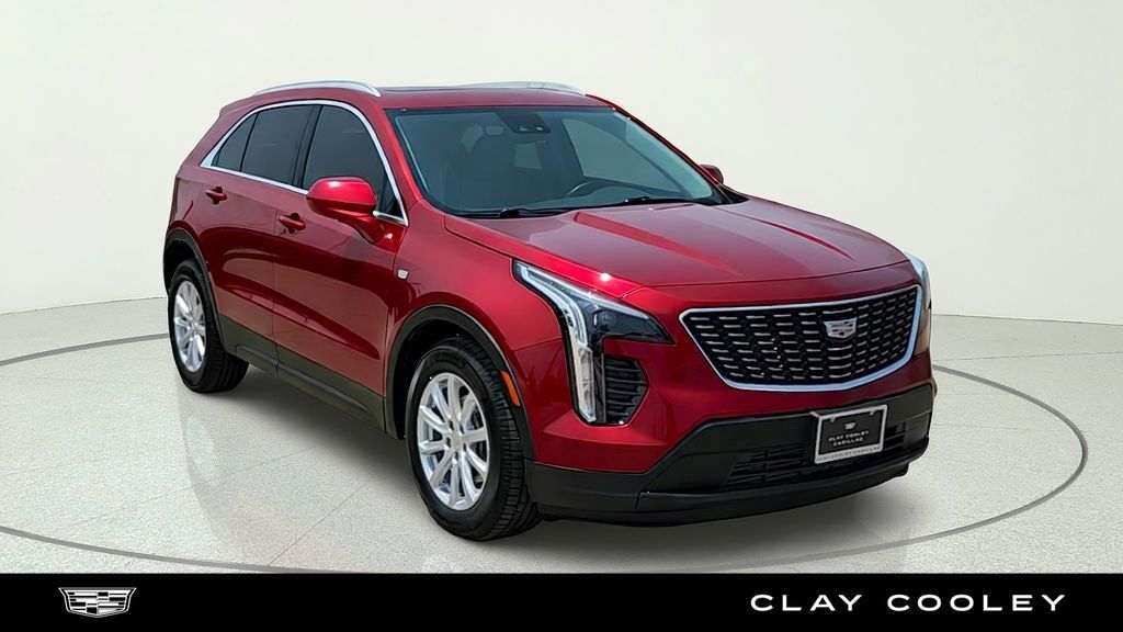 2023 Cadillac XT4 — photo 1 of 7