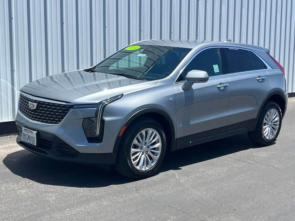 2024 Cadillac XT4 Luxury — photo 1 of 13