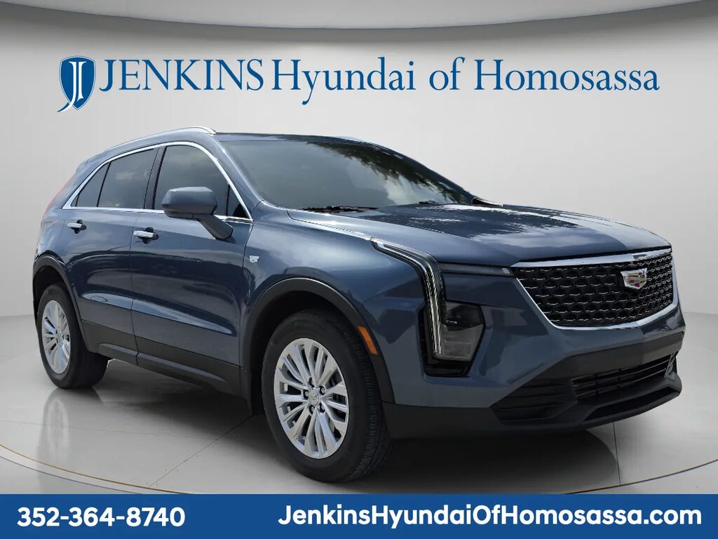 2024 Cadillac XT4 Luxury — photo 1 of 13
