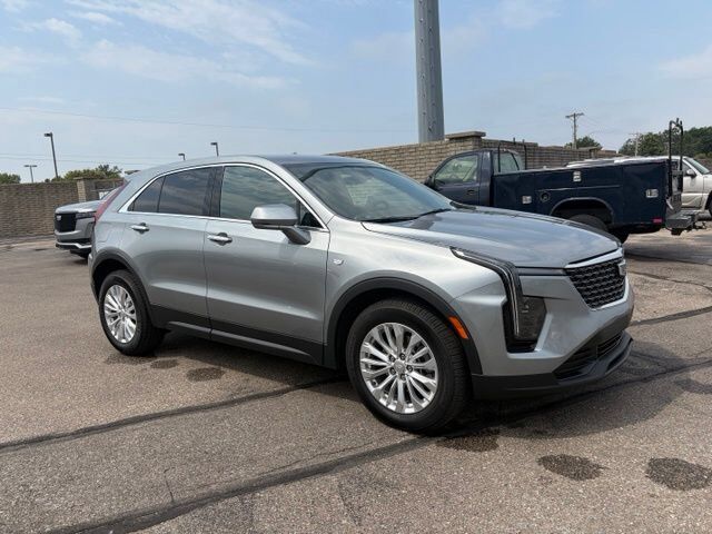 2024 Cadillac XT4 FWD Luxury — photo 1 of 13