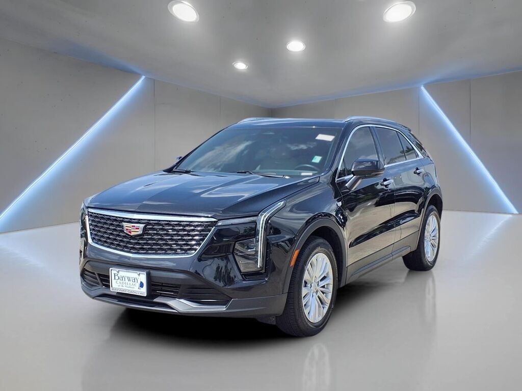 2024 Cadillac XT4 — photo 1 of 6