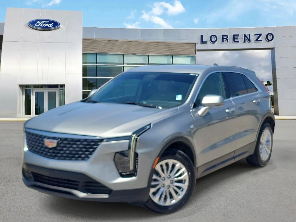 2024 Cadillac XT4 Luxury — photo 1 of 13