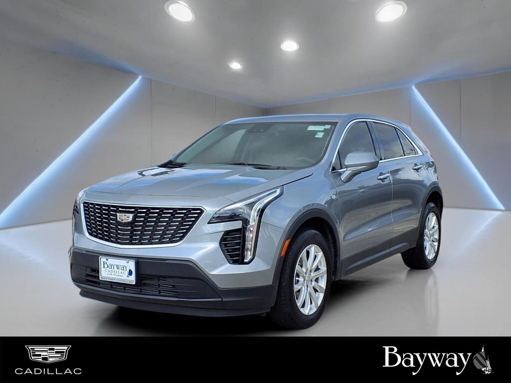 2023 Cadillac XT4 — photo 1 of 6