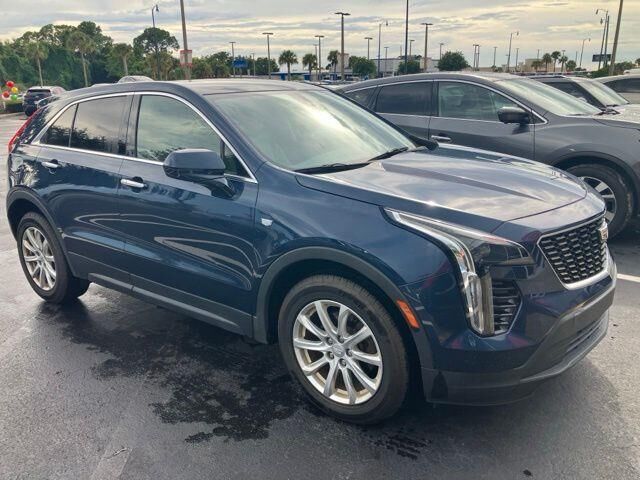 2019 Cadillac XT4 Luxury — photo 1 of 17