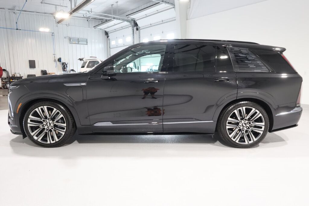 2026 Cadillac VISTIQ — photo 1 of 7