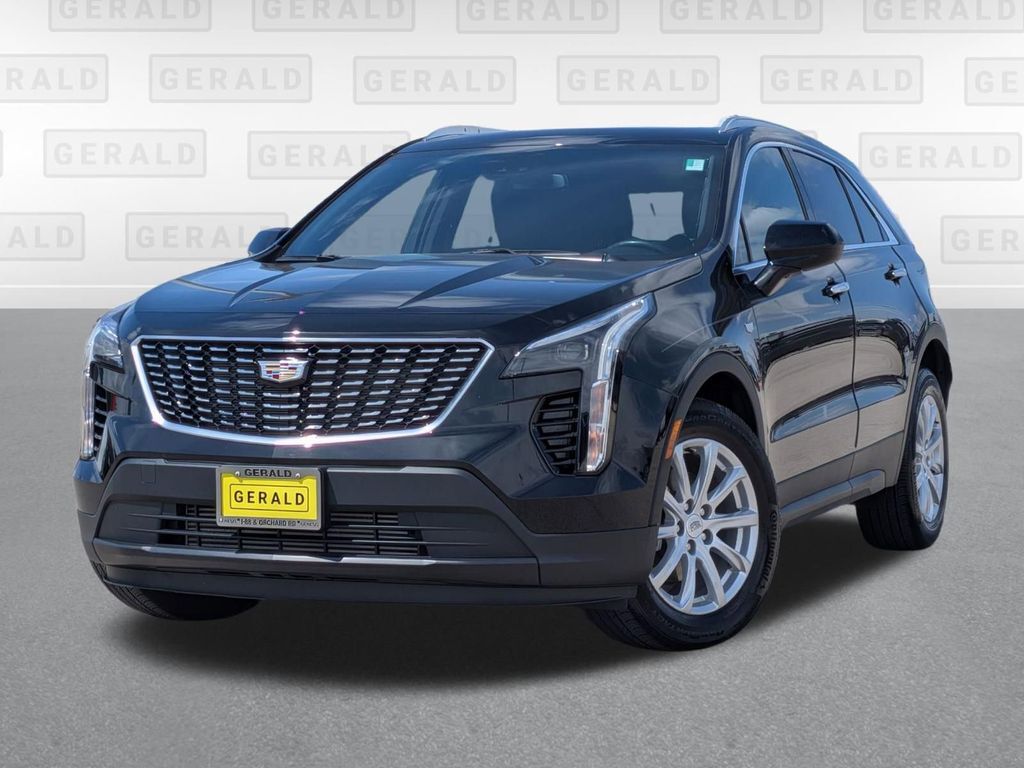 2023 Cadillac XT4 Luxury — photo 1 of 13