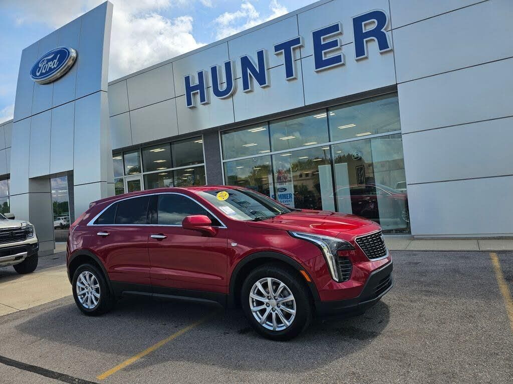 2022 Cadillac XT4 Luxury — photo 1 of 1
