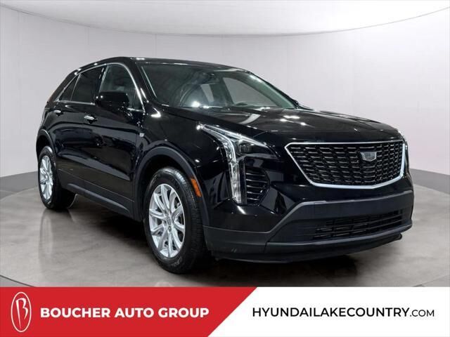 2022 Cadillac XT4 Luxury — photo 1 of 13