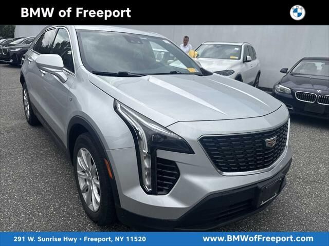2022 Cadillac XT4 Luxury — photo 1 of 8