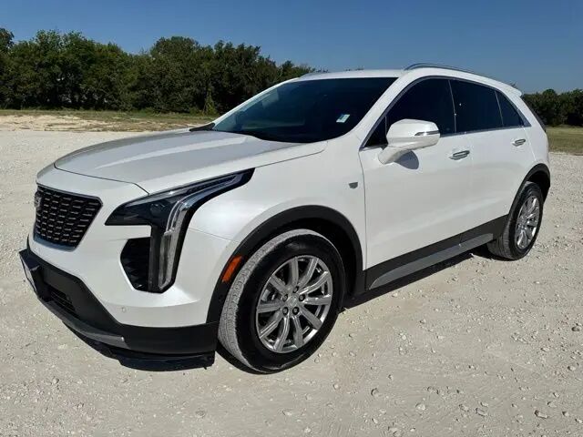 2022 Cadillac XT4 Premium Luxury — photo 1 of 35