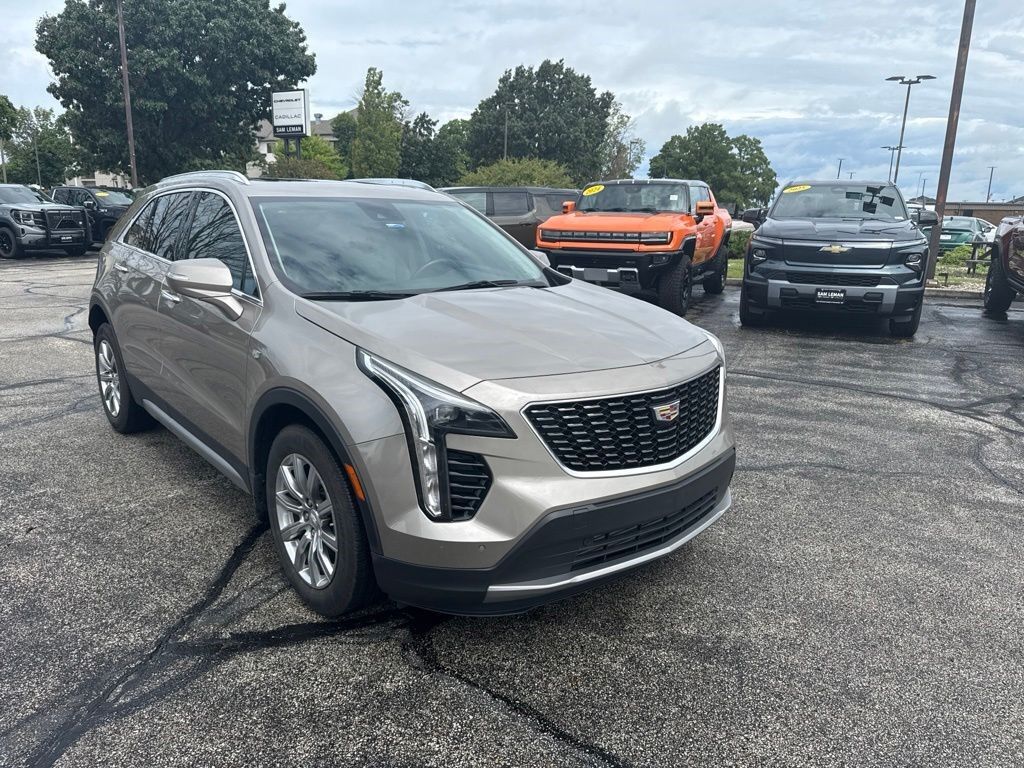2023 Cadillac XT4 — photo 1 of 7