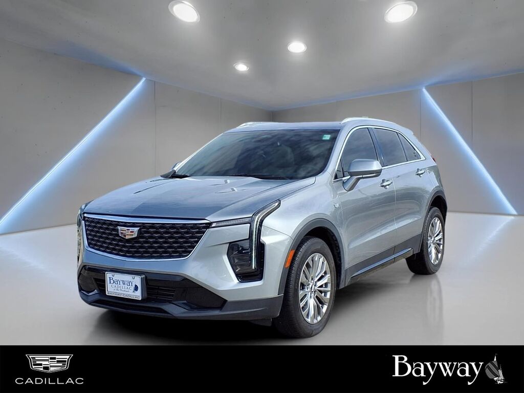2024 Cadillac XT4 — photo 1 of 6