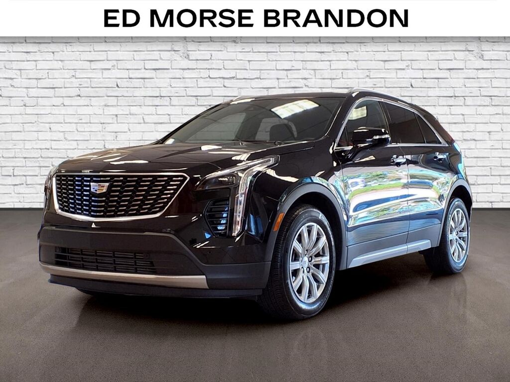 2023 Cadillac XT4 — photo 1 of 7