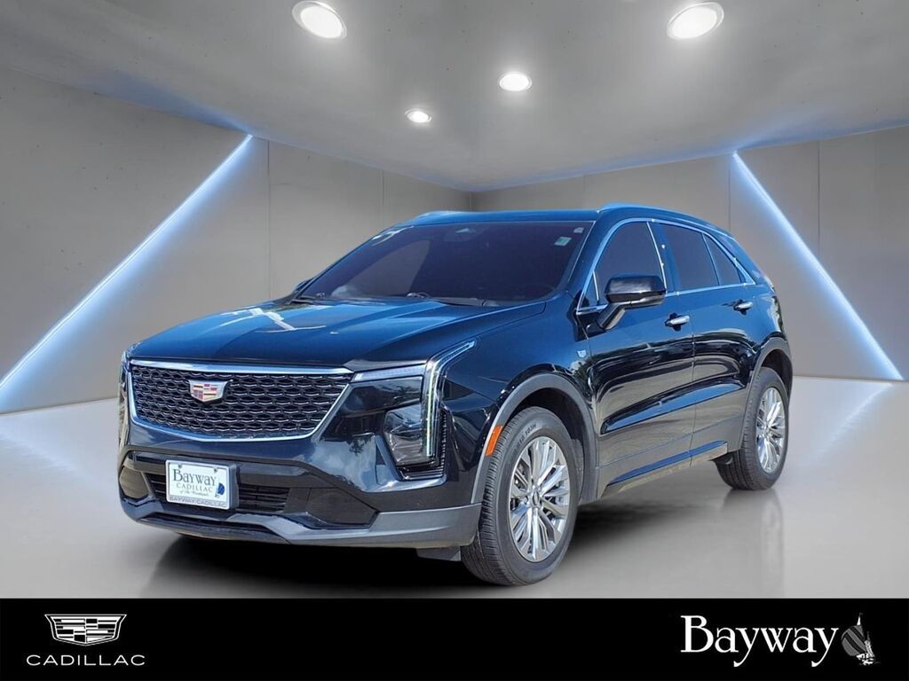 2024 Cadillac XT4 — photo 1 of 6