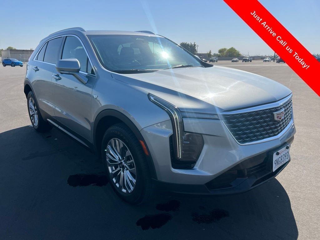 2025 Cadillac XT4 — photo 1 of 7
