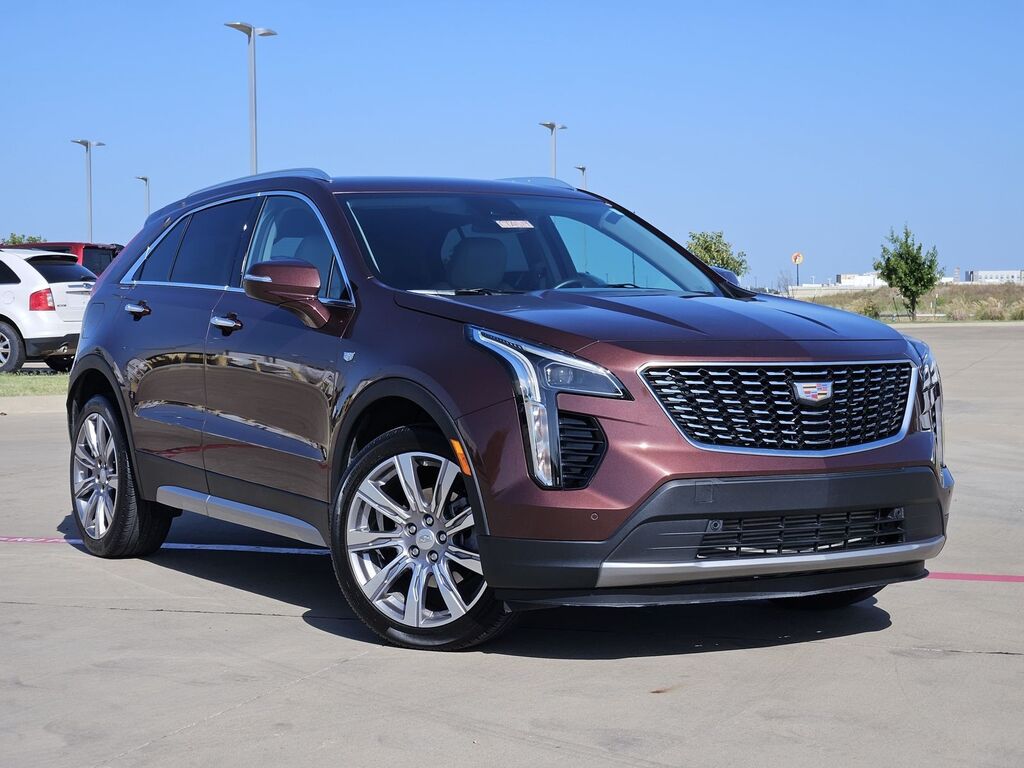 2023 Cadillac XT4 — photo 1 of 7
