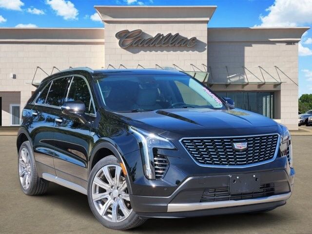 2023 Cadillac XT4 — photo 1 of 7