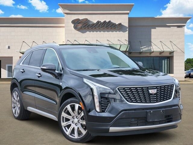 2023 Cadillac XT4 — photo 1 of 7