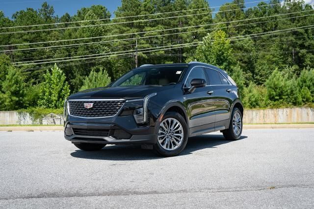 2025 Cadillac XT4 Premium Luxury — photo 1 of 26