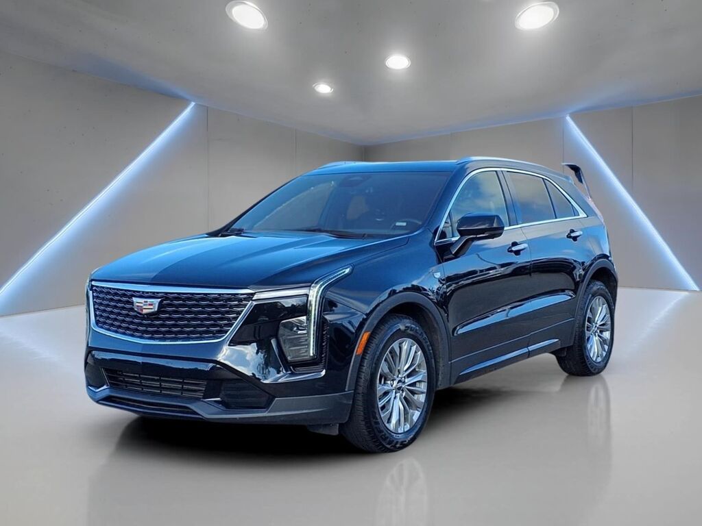 2025 Cadillac XT4 — photo 1 of 7