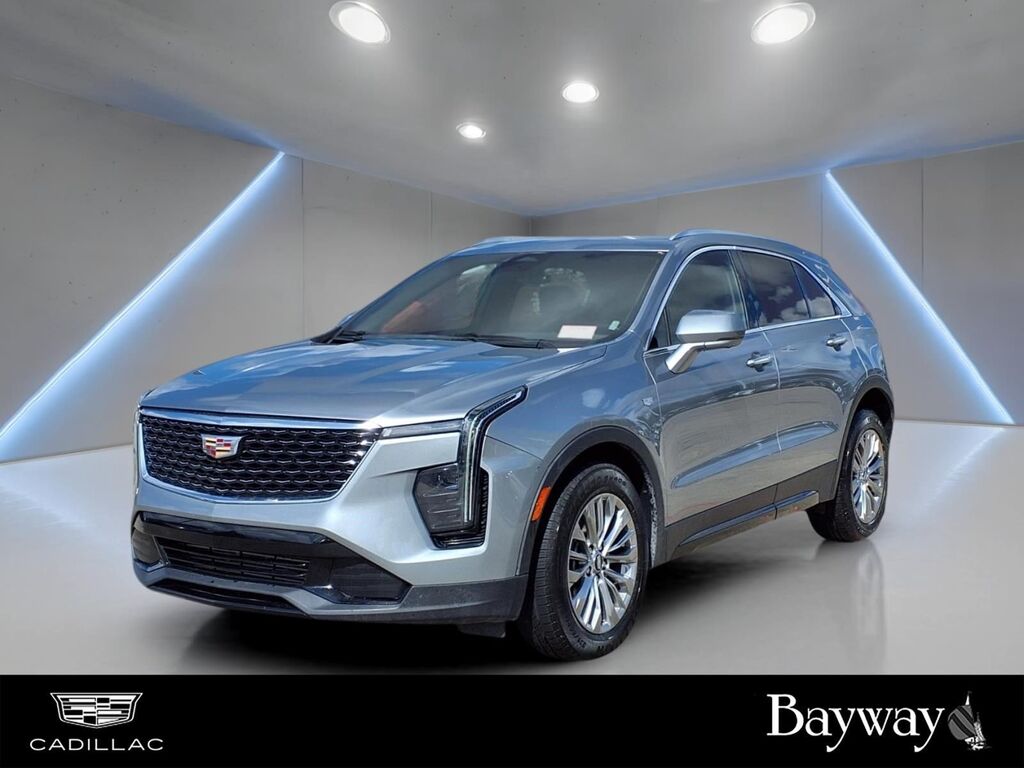 2025 Cadillac XT4 — photo 1 of 6